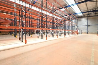 Local d’activités dans Genas à louer Photo de l’immeuble– Image 2 sur 7