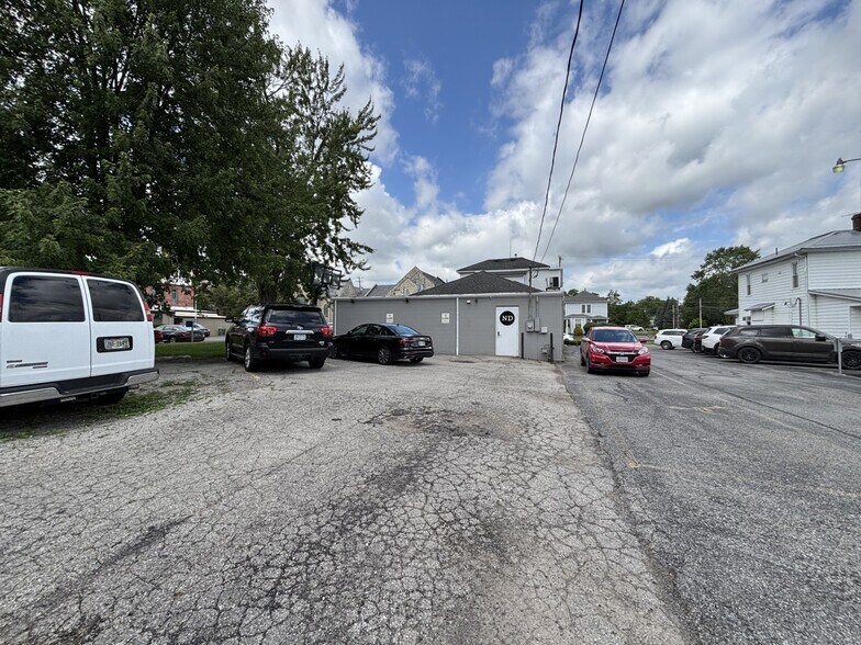 122 N Court St, Marysville, OH à louer - Photo de l’immeuble – Image 2 sur 6