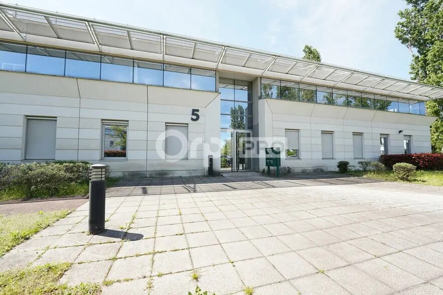 5 Rue Edison, Bron à louer - Photo de l’immeuble – Image 2 sur 11