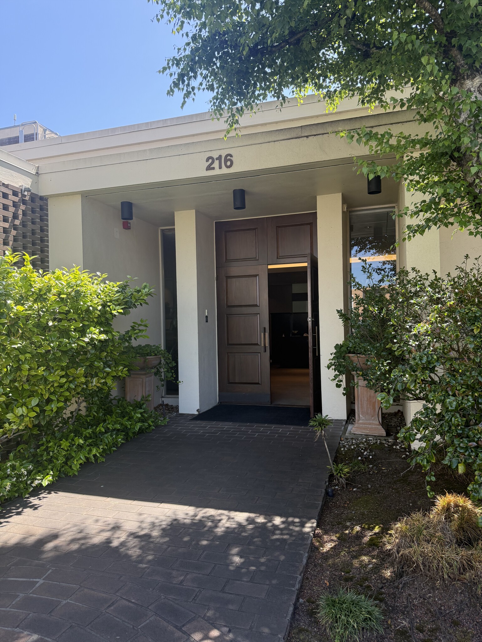 216 Park Rd, Burlingame, CA à louer Photo intérieure– Image 1 sur 4