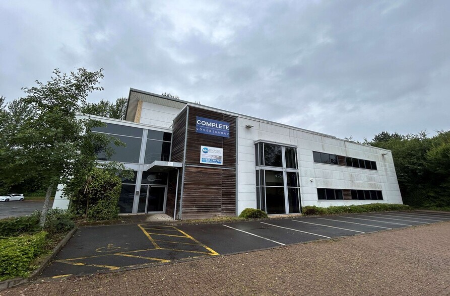 William Brown Close, Cwmbran à louer - Photo principale – Image 1 sur 6