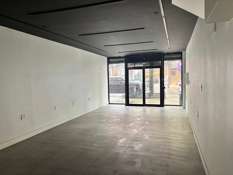 411 Myrtle Ave, Brooklyn, NY à louer - Photo de l’immeuble – Image 2 sur 8
