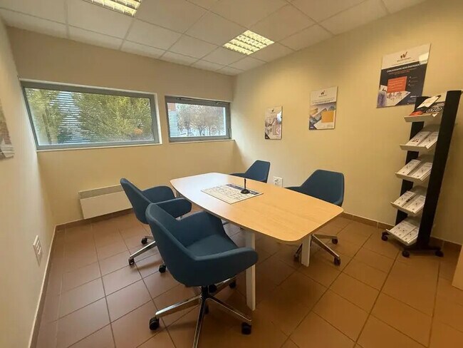 Plus de détails pour Bureau, Local d'activités à louer