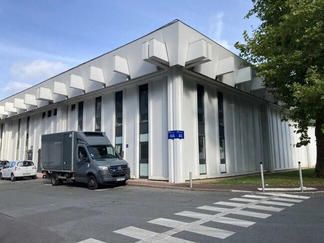 Plus de détails pour Bureau, Local d'activités à louer