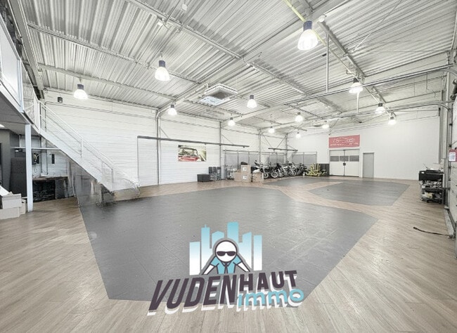 Plus de détails pour Local d'activités à louer