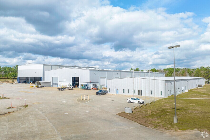 100 N FM 3083 Rd, Conroe, TX à louer - Photo de l’immeuble – Image 2 sur 20