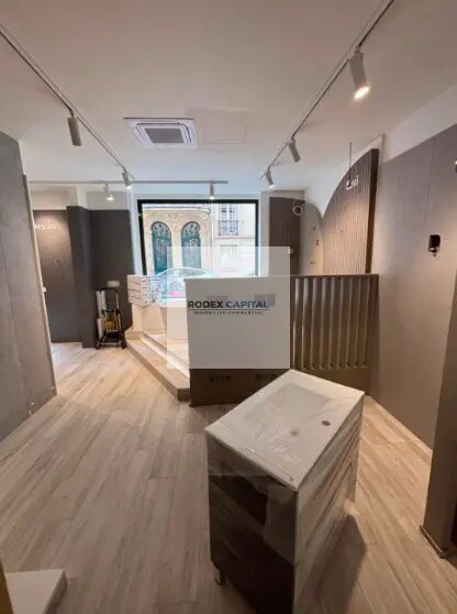 Local commercial dans Paris à louer - Photo de l’immeuble – Image 2 sur 5