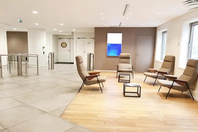 4 Place Des Vosges, Courbevoie à louer - Photo de l’immeuble – Image 3 sur 14