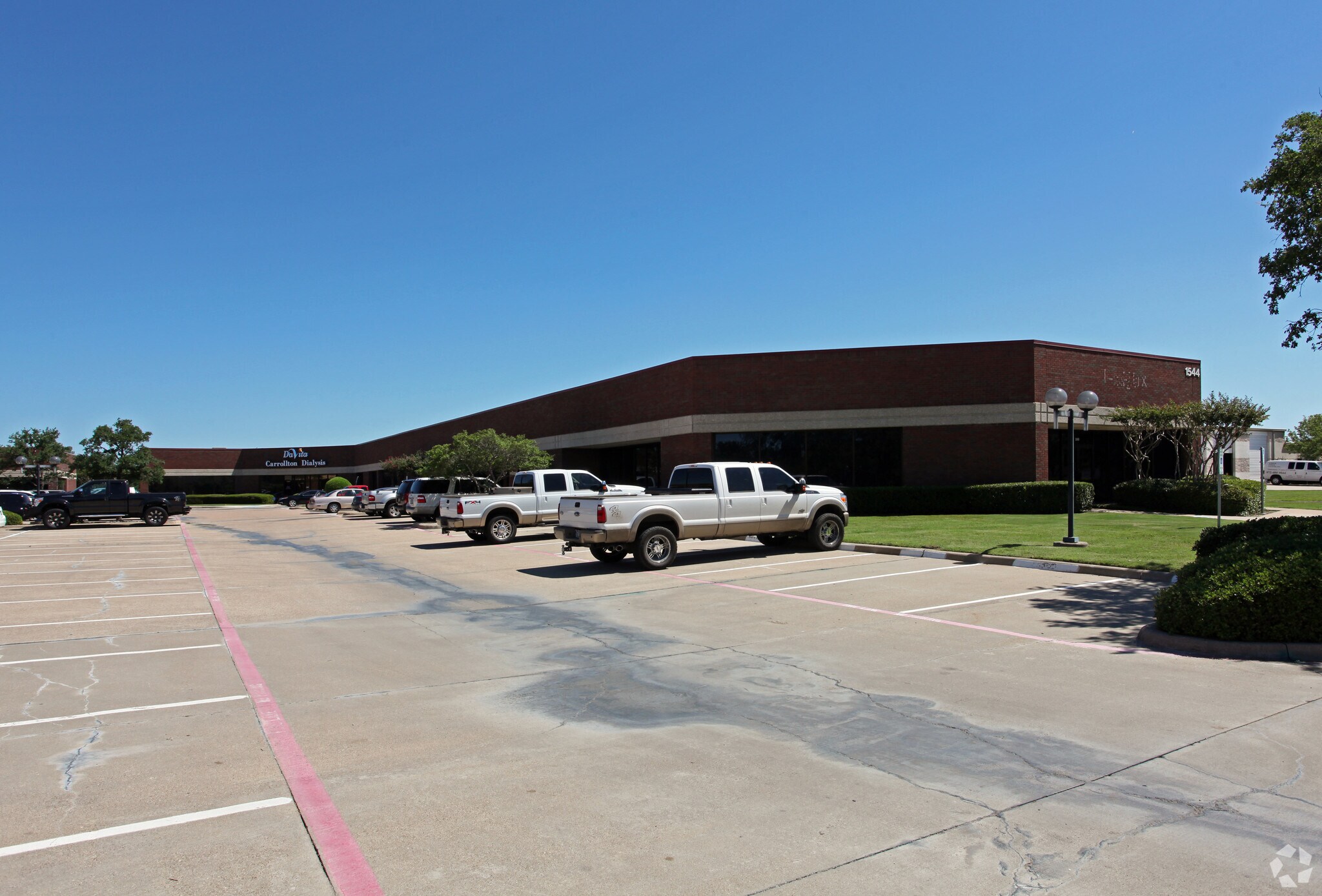 1544 Valwood Pky, Carrollton, TX à louer Photo de l’immeuble– Image 1 sur 13