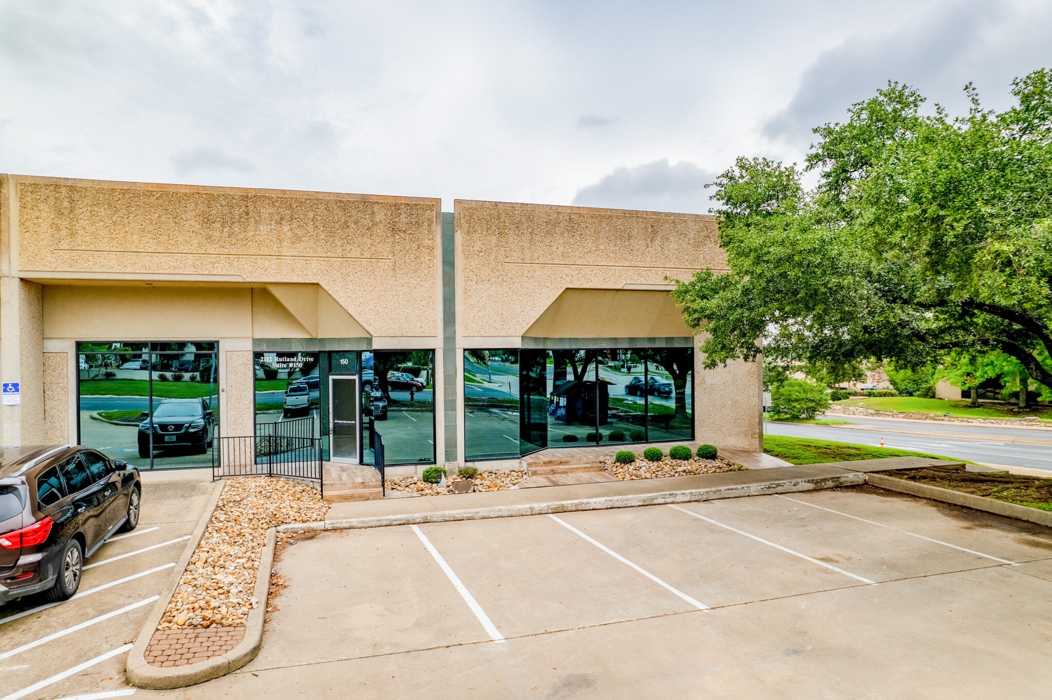 2020 Rutland Dr, Austin, TX à louer Photo de l’immeuble– Image 1 sur 4