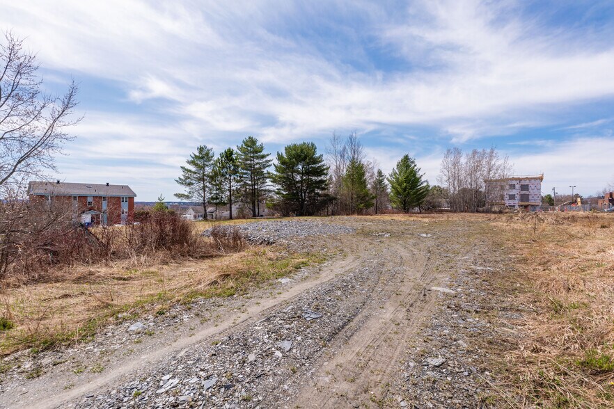 100 Rue Des Pins, East Angus, QC à vendre - Photo de l’immeuble – Image 3 sur 12