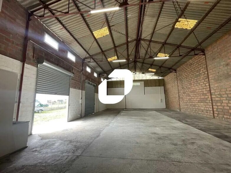 Bureau dans Saint-Médard-en-Jalles à louer - Photo de l’immeuble – Image 1 sur 10