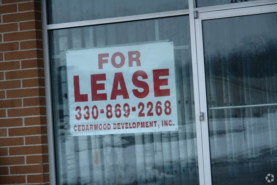 1075-1101 N Hermitage Rd, Hermitage, PA à vendre - Photo de l’immeuble – Image 2 sur 4