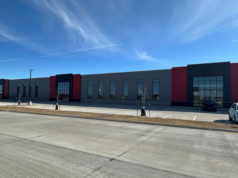 8315 6th St SW, Cedar Rapids, IA à louer - Photo de l’immeuble – Image 2 sur 7