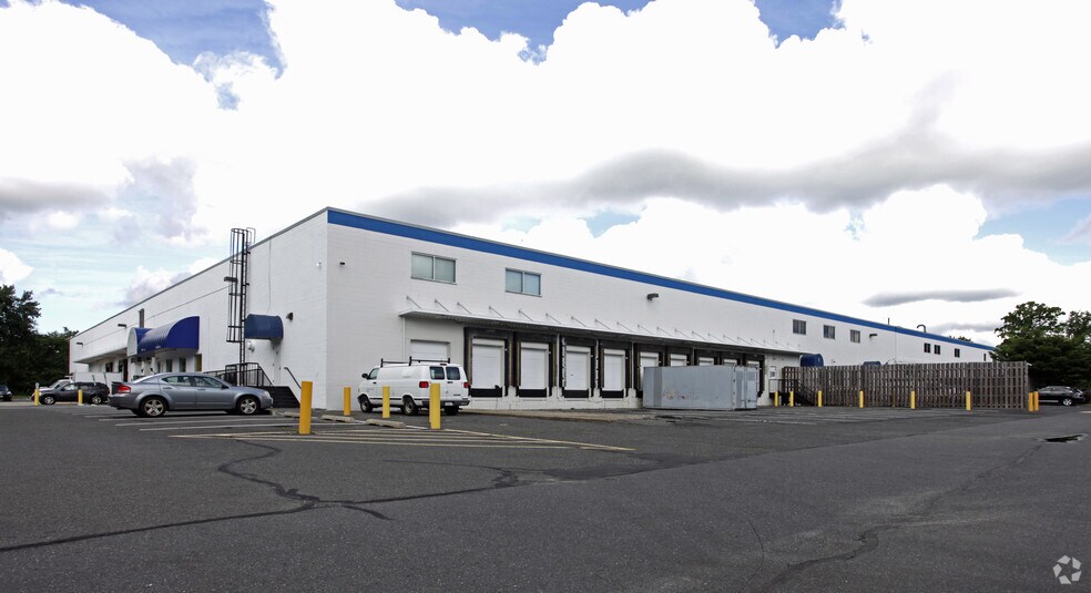 541 Industrial Way W, Eatontown, NJ à louer - Photo de l’immeuble – Image 3 sur 10