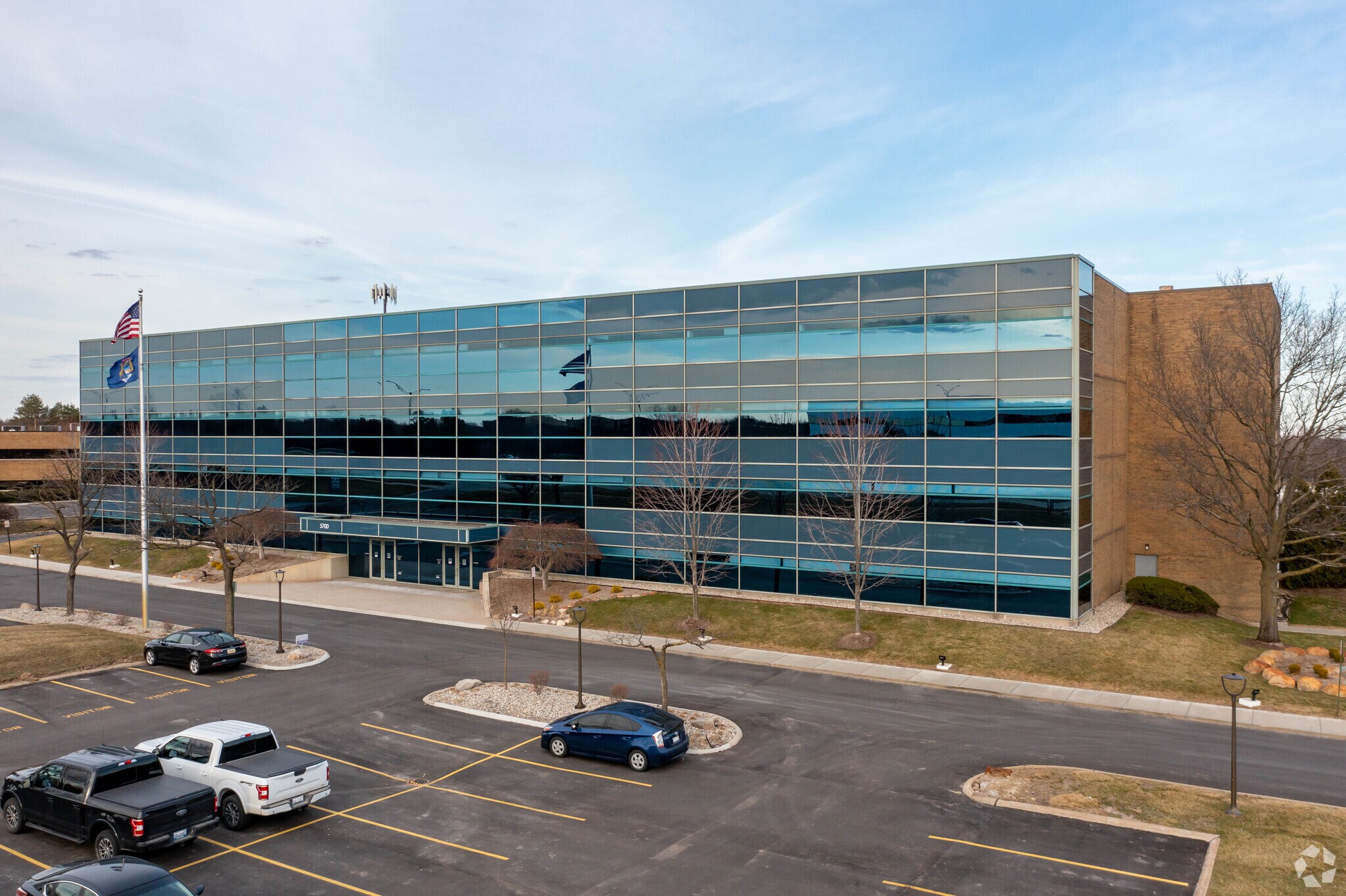 5700 Crooks Rd, Troy, MI à louer Photo principale– Image 1 sur 7