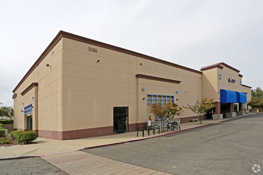336 N Sunrise Ave, Roseville, CA à louer - Photo de l’immeuble – Image 3 sur 3
