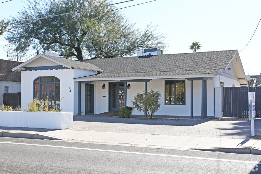 131 W University Dr, Mesa, AZ à louer - Photo de l’immeuble – Image 2 sur 24