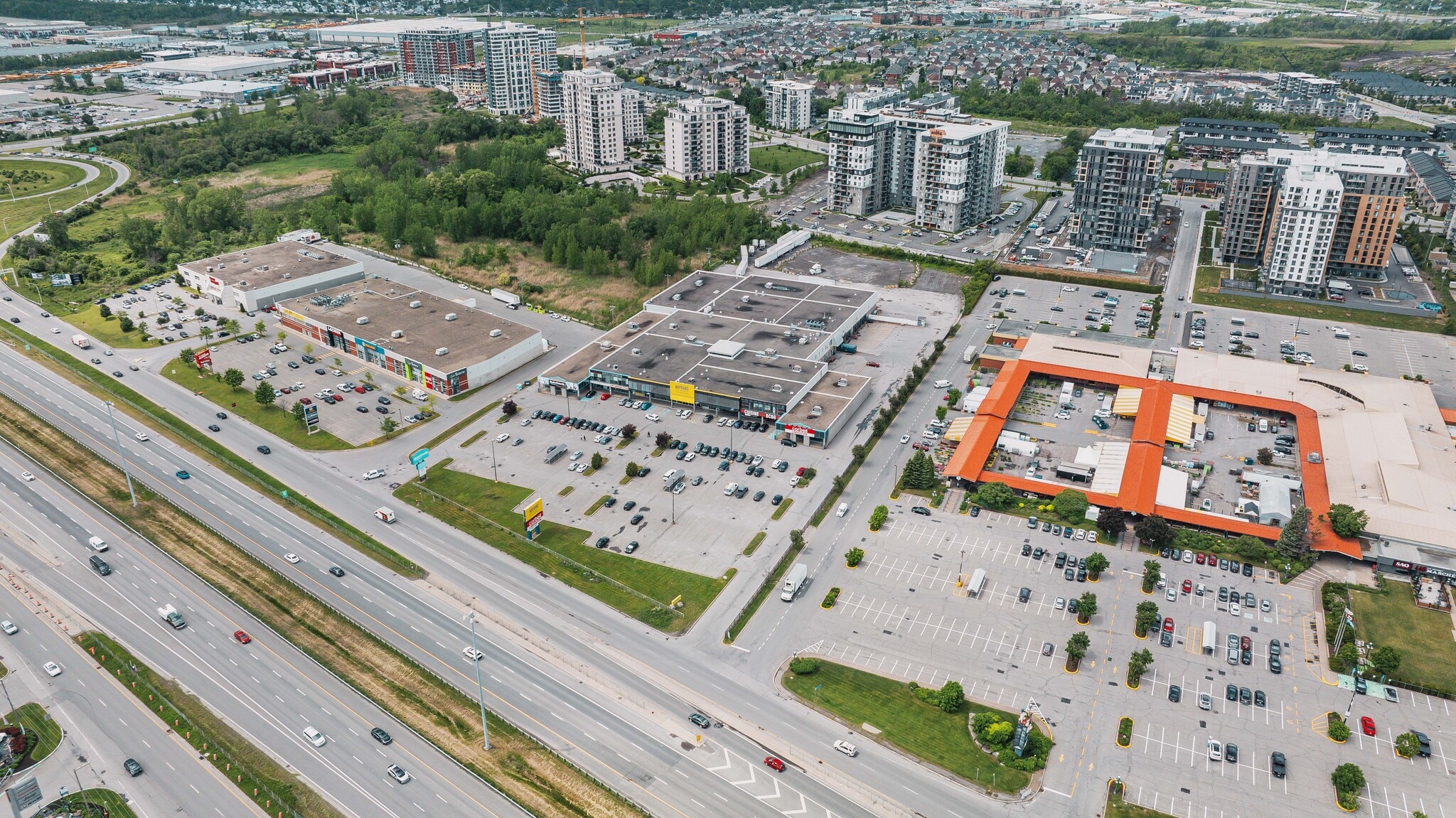 3607-3623 Aut 440, Laval, QC à louer Aérien– Image 1 sur 7