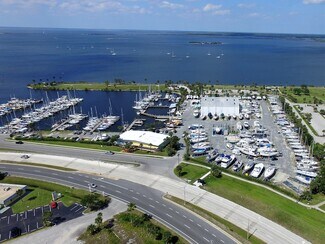 Plus de détails pour 419 N Washington Ave, Titusville, FL - Spécialisé à vendre