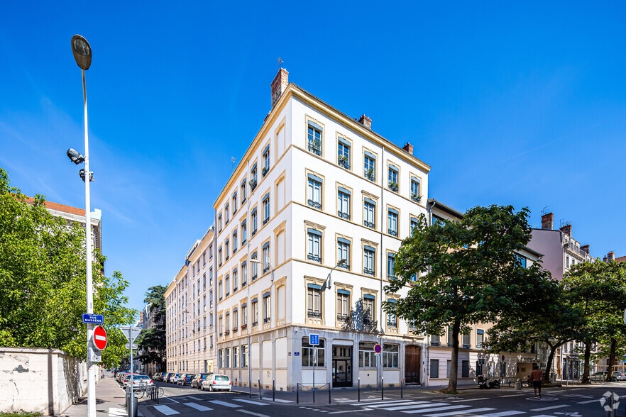 Immeuble residentiel dans Lyon à vendre - Photo principale – Image 1 sur 2