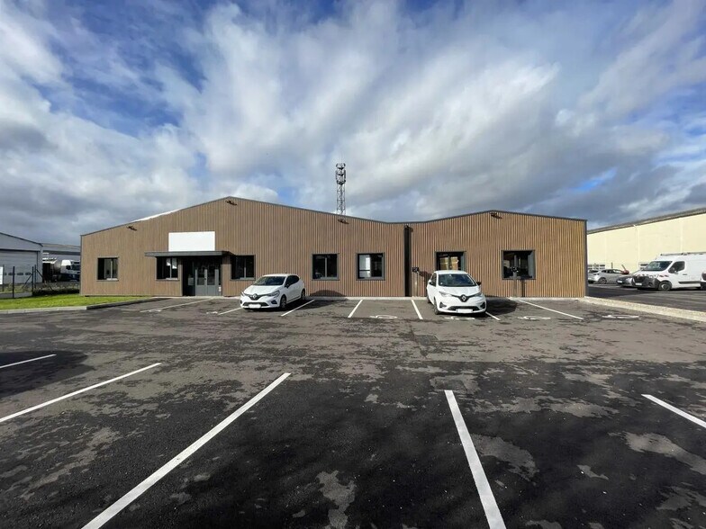 Local d’activités dans Oissel à louer - Photo de l’immeuble – Image 3 sur 22