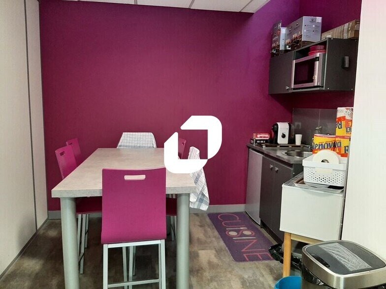 Bureau dans Voisins-le-Bretonneux à vendre - Photo intérieure – Image 3 sur 10