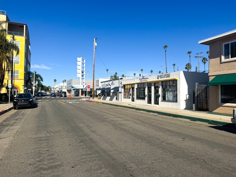 106 S Freeman St, Oceanside, CA à louer - Photo de l’immeuble – Image 3 sur 4
