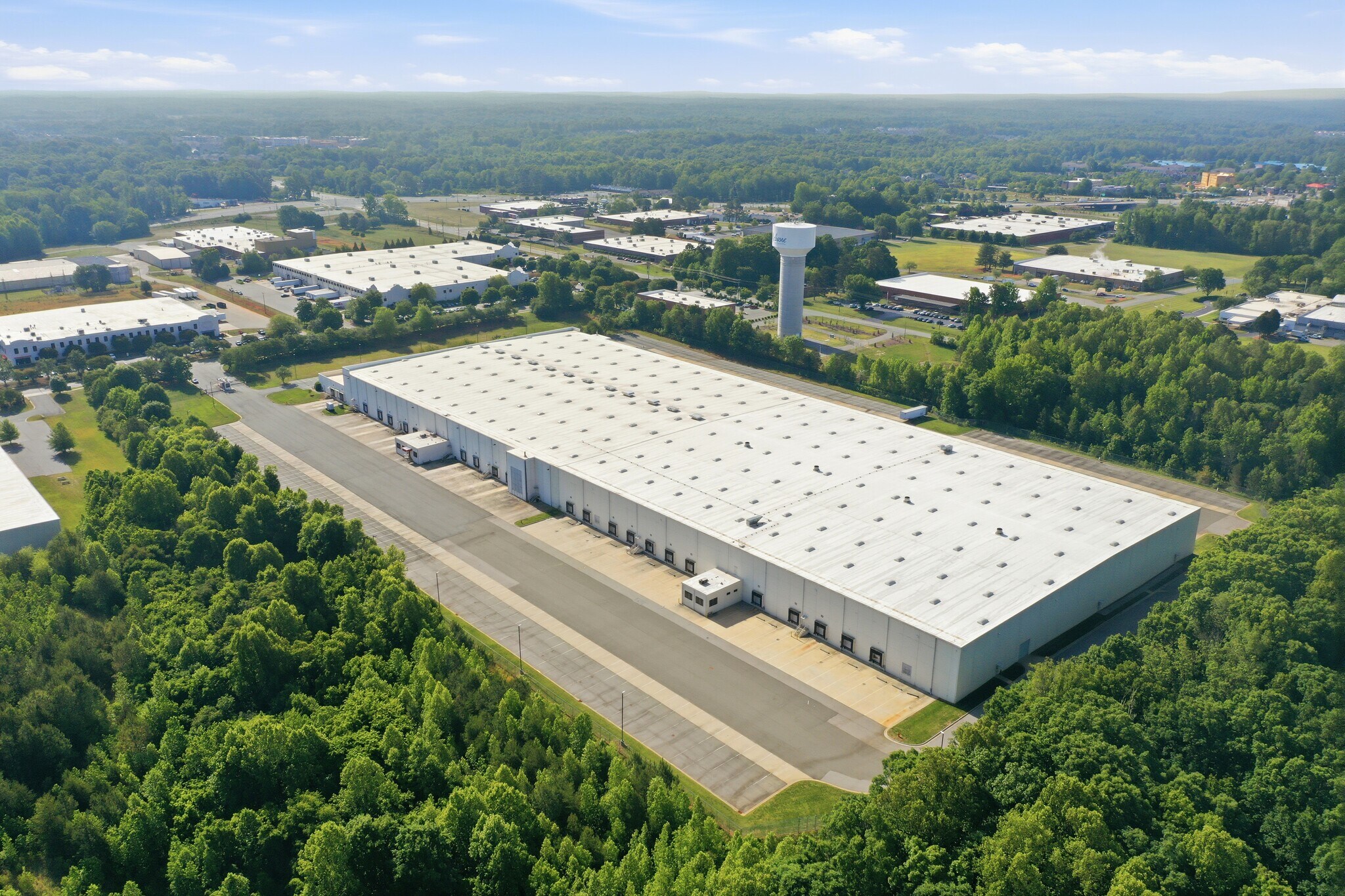 1017 Corporate Park Dr, Mebane, NC à louer Photo de l’immeuble– Image 1 sur 23