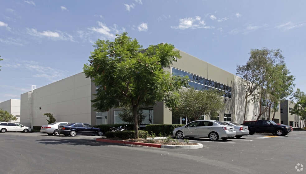 1115 Research Dr, Redlands, CA à louer - Photo principale – Image 2 sur 15