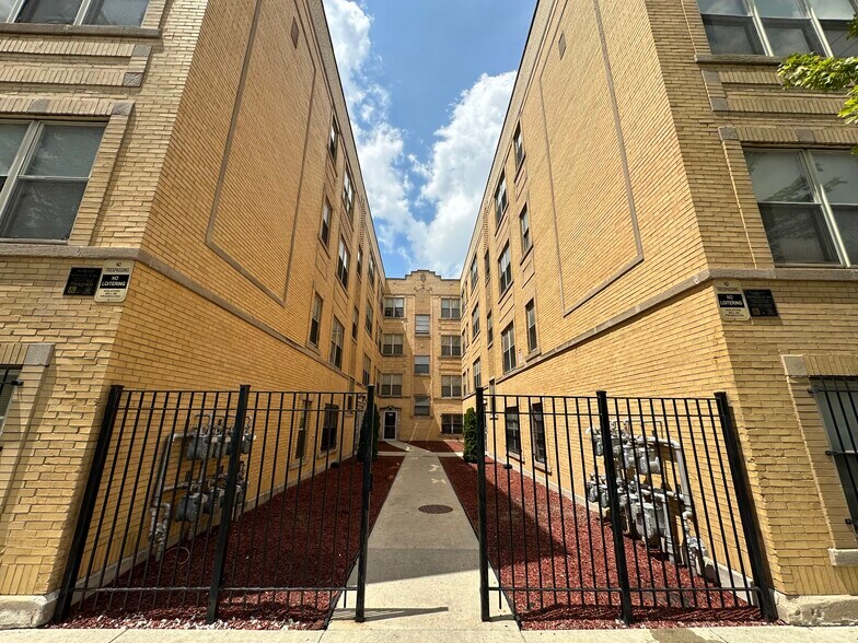 4200 W Roosevelt Rd, Chicago, IL à vendre - Photo de l’immeuble – Image 1 sur 9