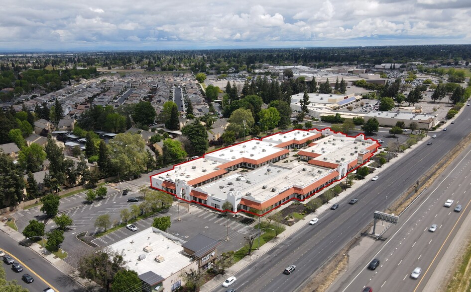 3600 Sisk Rd, Modesto, CA à louer - Photo de l’immeuble – Image 1 sur 7