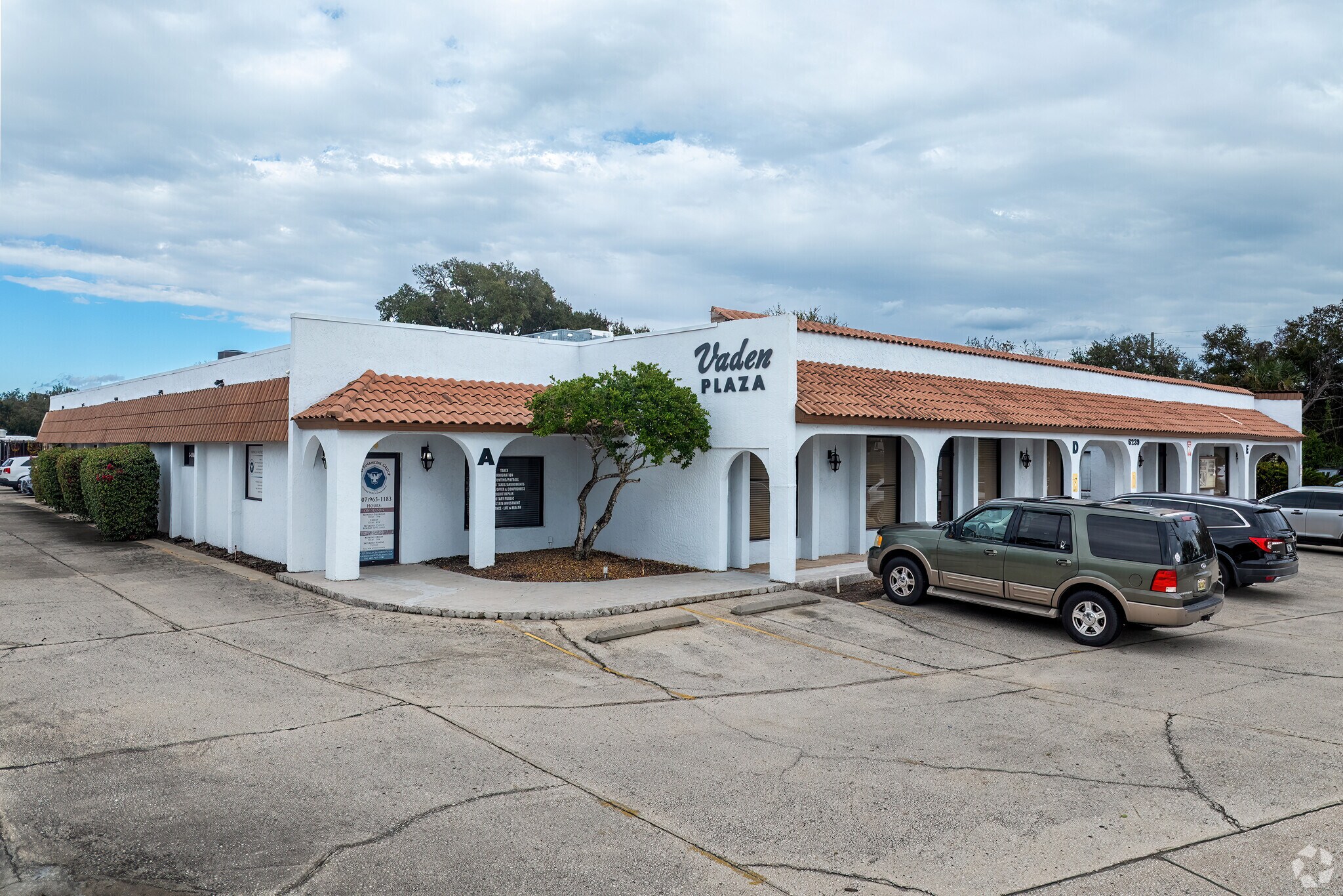 6239 Edgewater Dr, Orlando, FL à louer Photo de l’immeuble– Image 1 sur 7