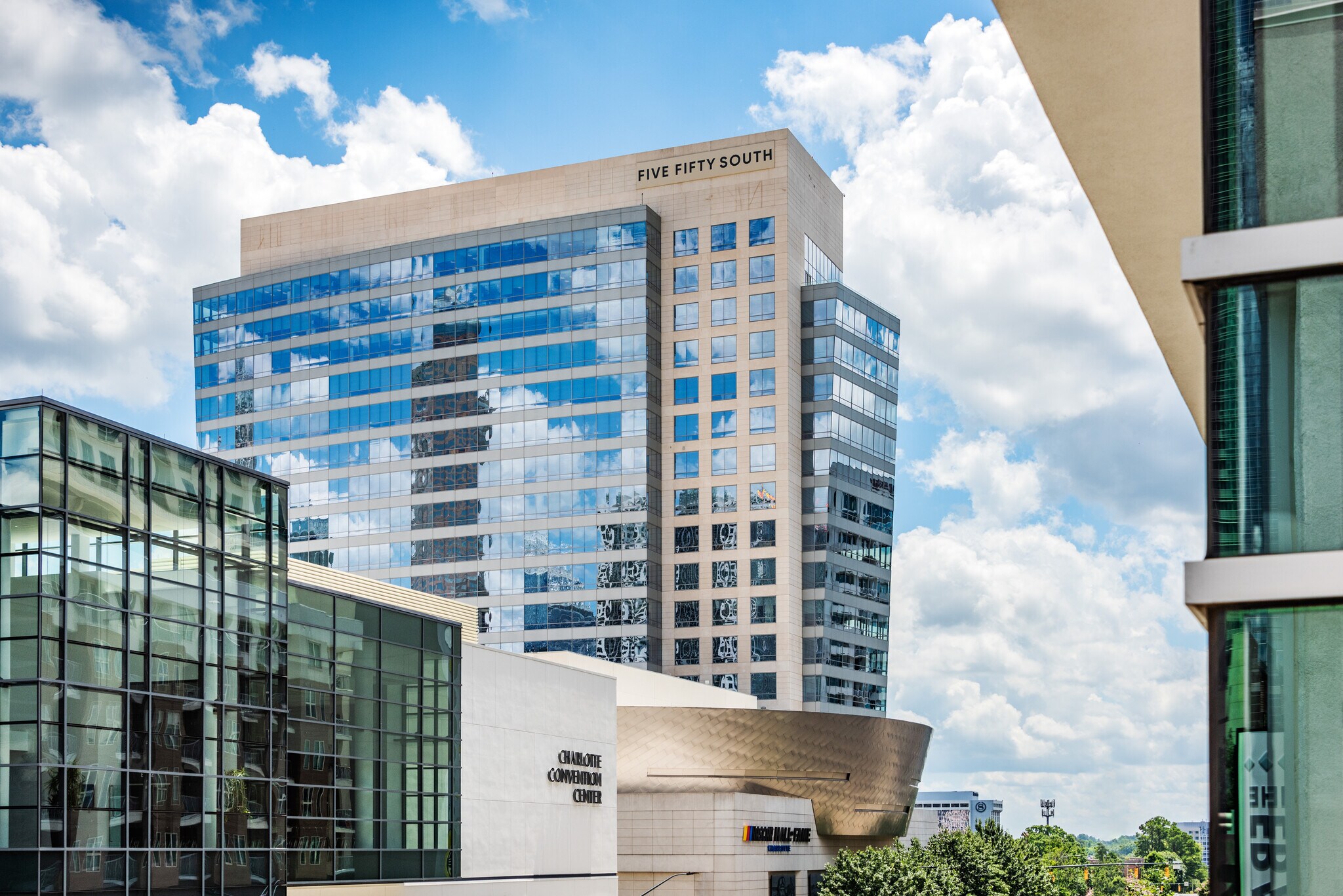 550 S Caldwell St, Charlotte, NC à louer Photo principale– Image 1 sur 6