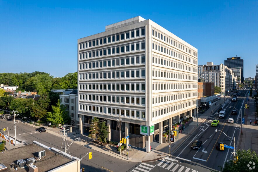 1300 Yonge St, Toronto, ON à louer - Photo de l’immeuble – Image 1 sur 6