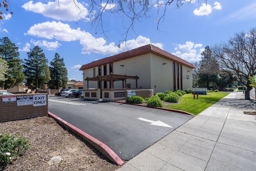 6140 Cottle Rd, San Jose, CA à vendre - Photo de l’immeuble – Image 2 sur 5