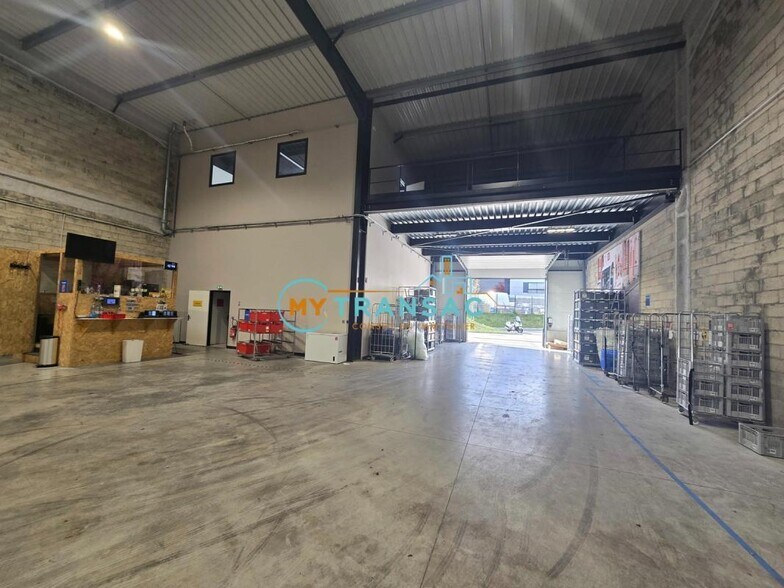 Local d’activités dans Les Pavillons-sous-Bois à louer - Photo de l’immeuble – Image 3 sur 7