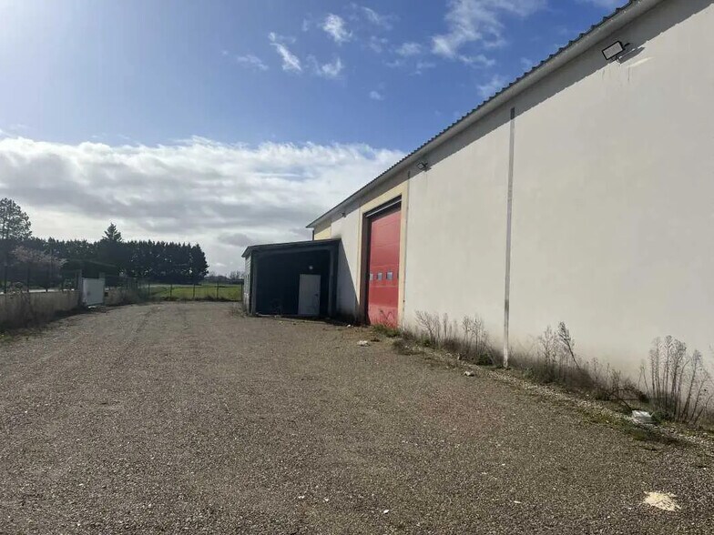 Local d'activités dans Loupiac-de-la-Réole à vendre - Photo de l’immeuble – Image 2 sur 6