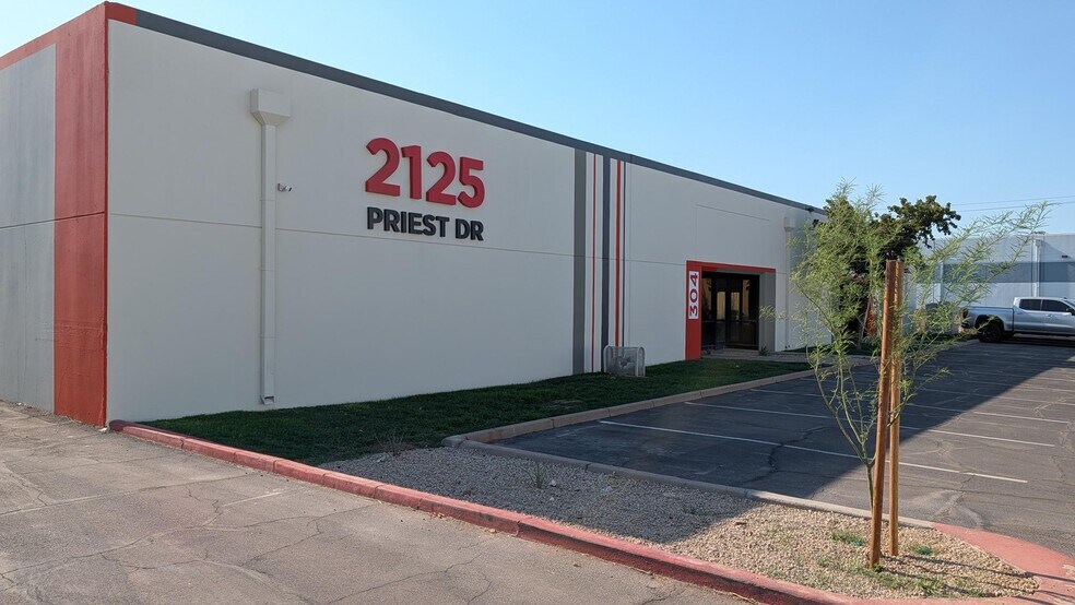 2121 S Priest Dr, Tempe, AZ à louer - Photo de l’immeuble – Image 2 sur 17