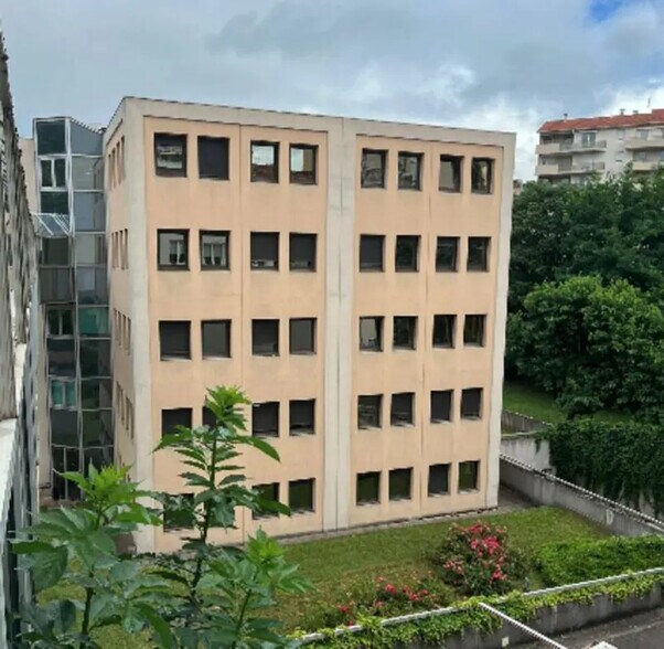 Bureau dans Villeurbanne à vendre - Photo de l’immeuble – Image 2 sur 10