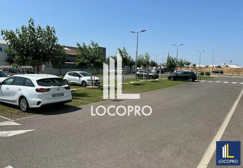 Local commercial dans Istres à louer - Photo de l’immeuble – Image 3 sur 5