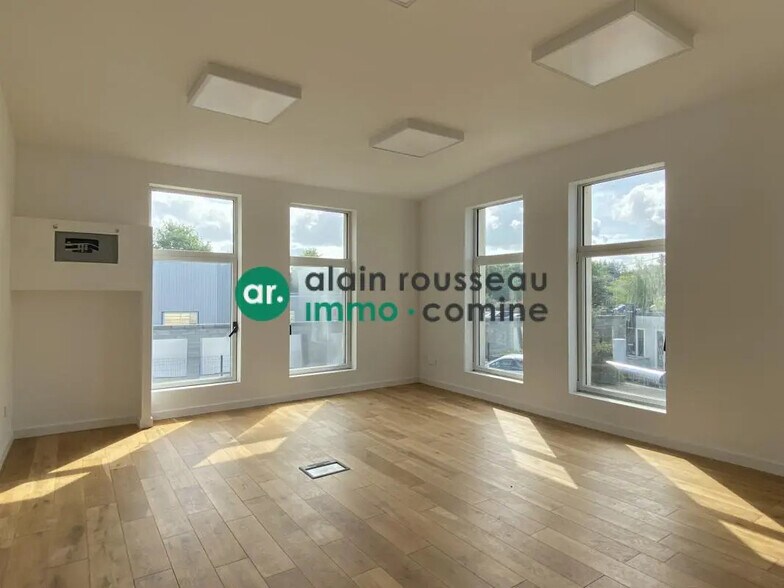 Bureau dans Verrières-en-Anjou à louer - Photo de l’immeuble – Image 1 sur 5