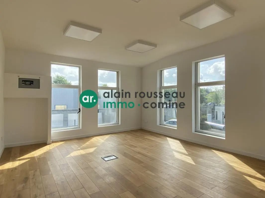 Bureau dans Verrières-en-Anjou à louer Photo de l’immeuble– Image 1 sur 6