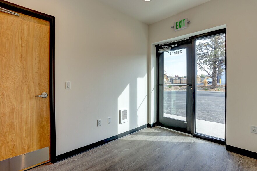 2160 SW Badger Ave, Redmond, OR à louer - Photo de l’immeuble – Image 3 sur 7
