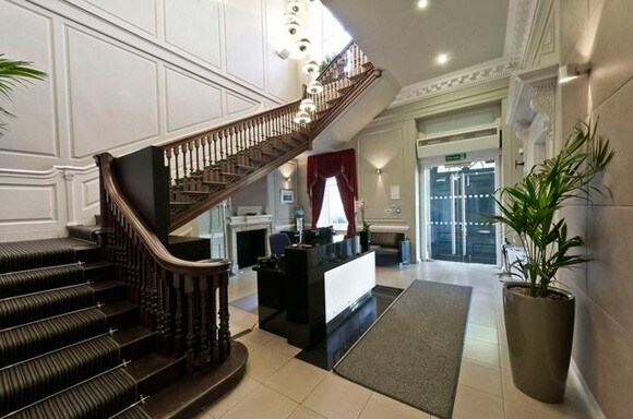 4 Cavendish Sq, Londres à louer - Hall d’entrée – Image 3 sur 8