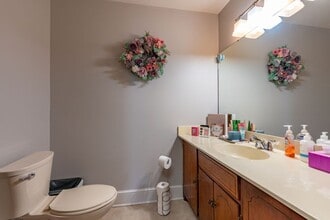 215 Church St, Lenoir, NC à louer Photo intérieure– Image 2 sur 19