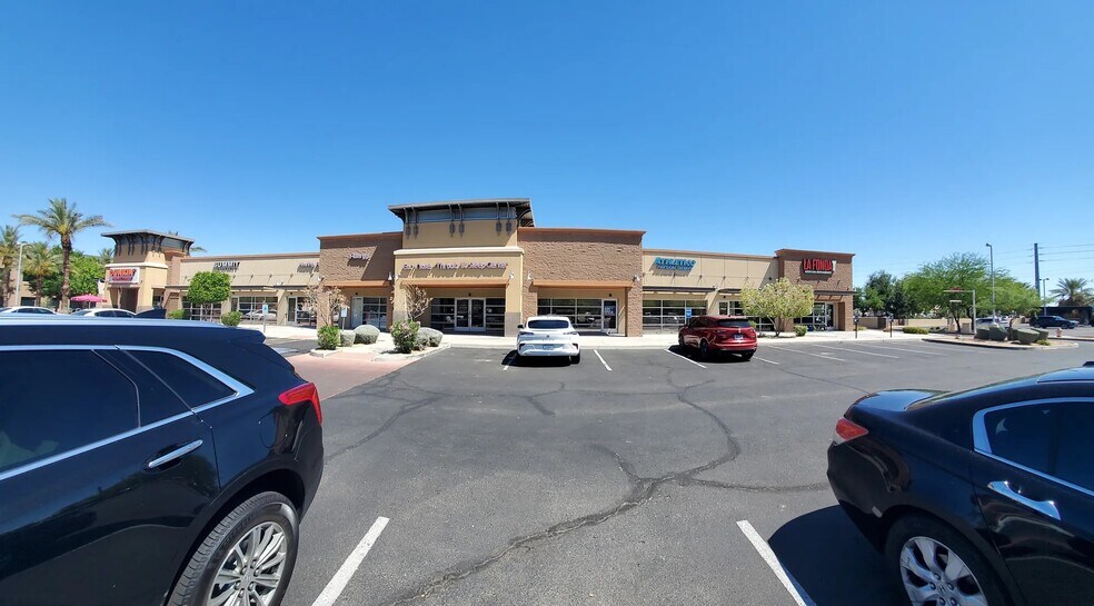 2051 W Chandler Blvd, Chandler, AZ à louer - Photo de l’immeuble – Image 2 sur 5