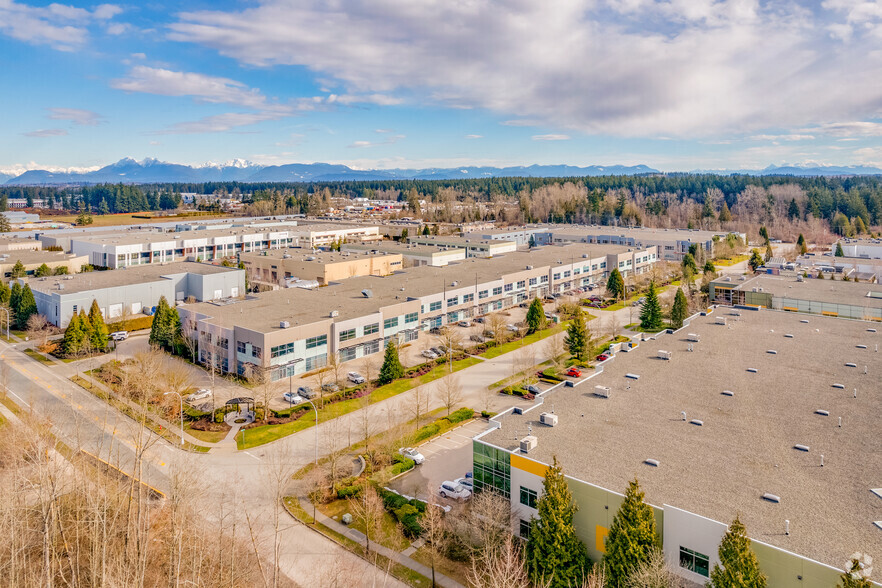 19097 26th Ave, Surrey, BC à louer - Aérien – Image 2 sur 11