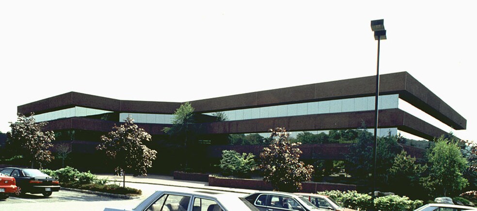 7 Skyline Dr, Hawthorne, NY à louer - Photo de l’immeuble – Image 3 sur 13