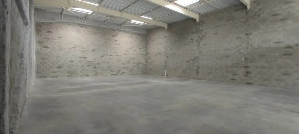 Local d'activités dans Tignieu-Jameyzieu à vendre - Photo intérieure – Image 2 sur 12